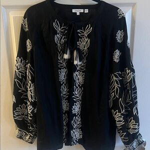 Chico's Black and White embroidered linen blend Floral Women's Blouse